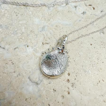 jlinedesigns-jewelelry-imprintjewelelry-impressionjewellery-petprint-petprintjewellery-silver-gold-goldcoast-fingerprintpendant