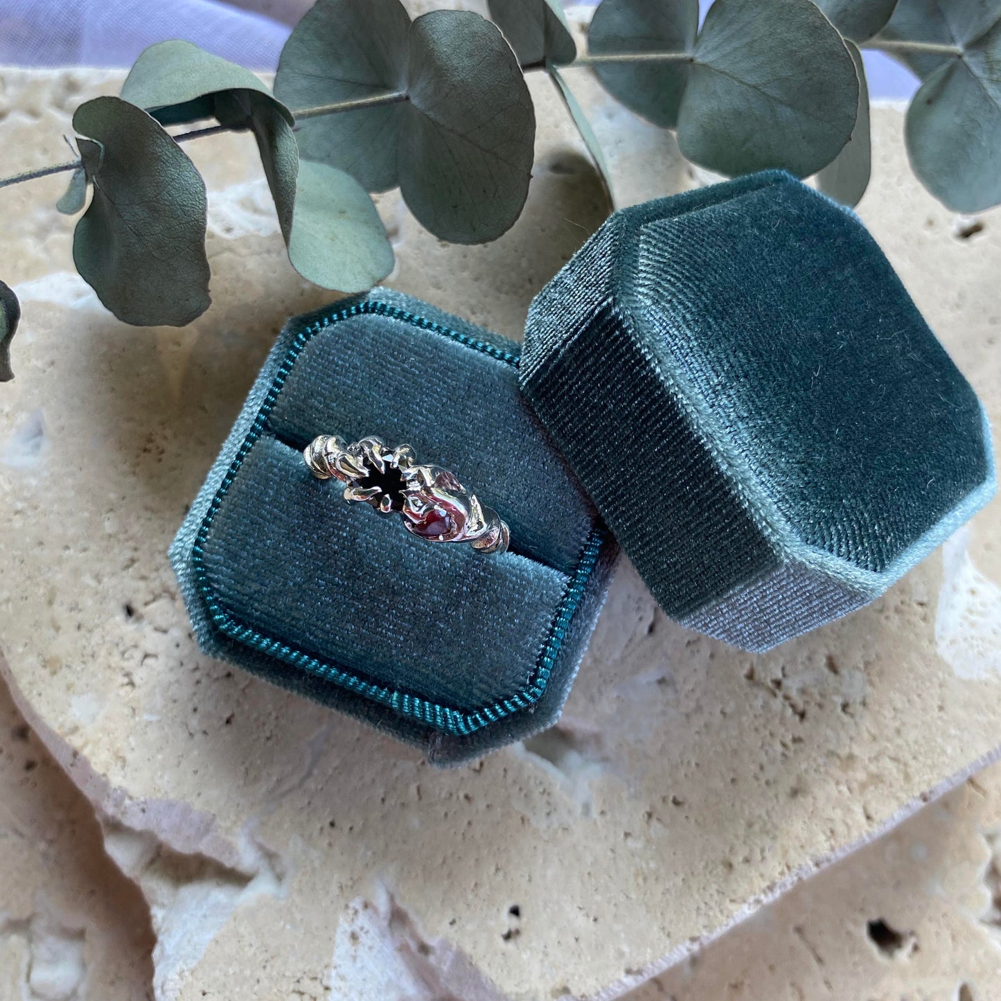 Gem cluster twist ring