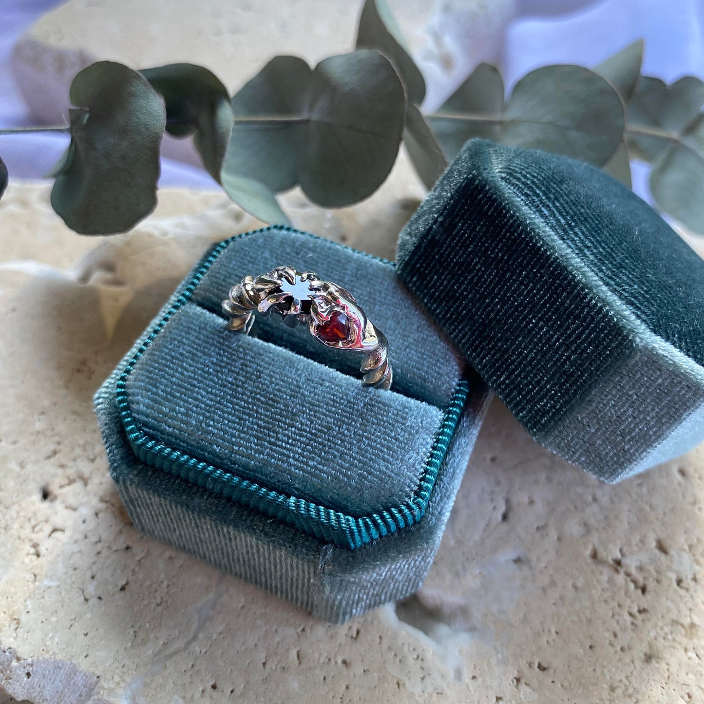 Gem cluster twist ring