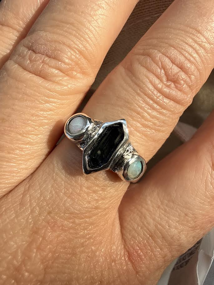 Sapphire opal ring