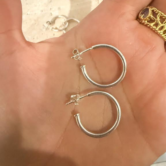 jlinedesigns-earrings-jewellery-silver-silverearrings-hoops-silverhoops-staplehoops-stackhoops-stackearrings-goldcoast-worldwideshipping-earstuds