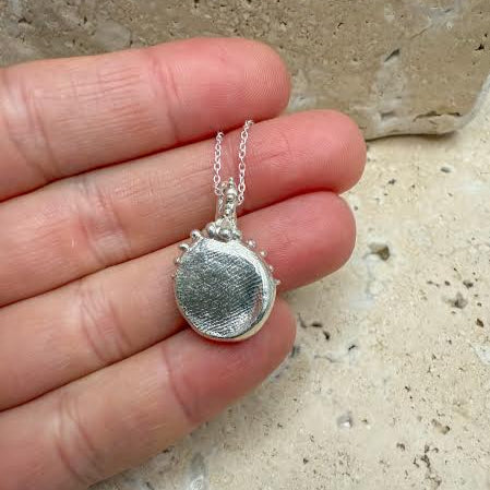 jlinedesigns-jewelelry-imprintjewelelry-impressionjewellery-petprint-petprintjewellery-silver-gold-goldcoast-fingerprintpendant-solidgold