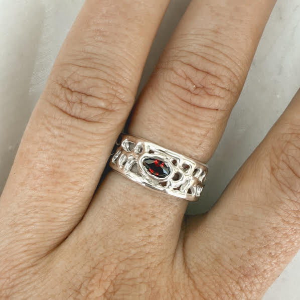 jlinedesigns-jewellery-ring-silver-rubygem-taylorswift-icandoitwithabrokenheart-helaingjewellery-handmade-goldcoast-comebackring-selflove-jewelleryworkshops