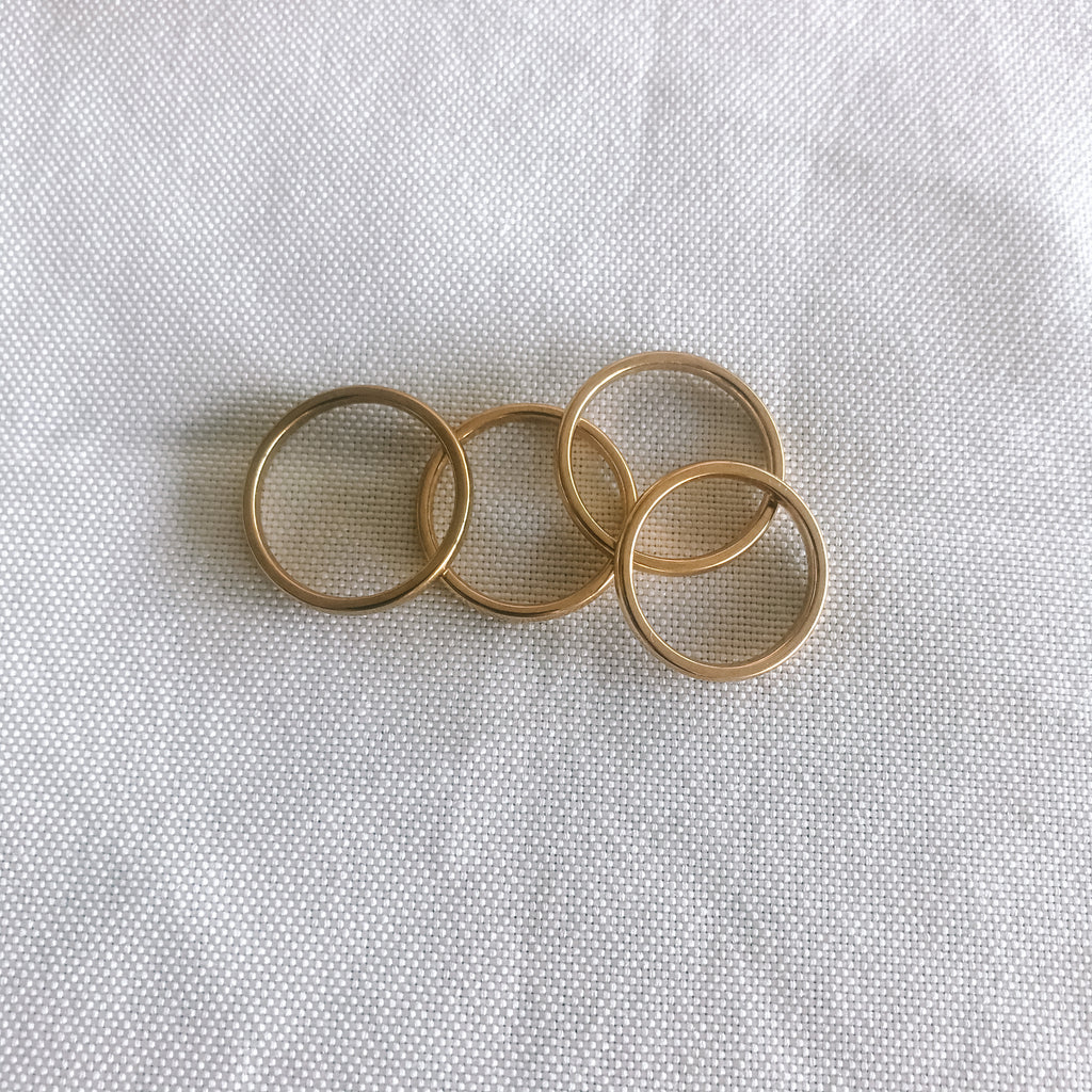 Staple dainty ring- Gold