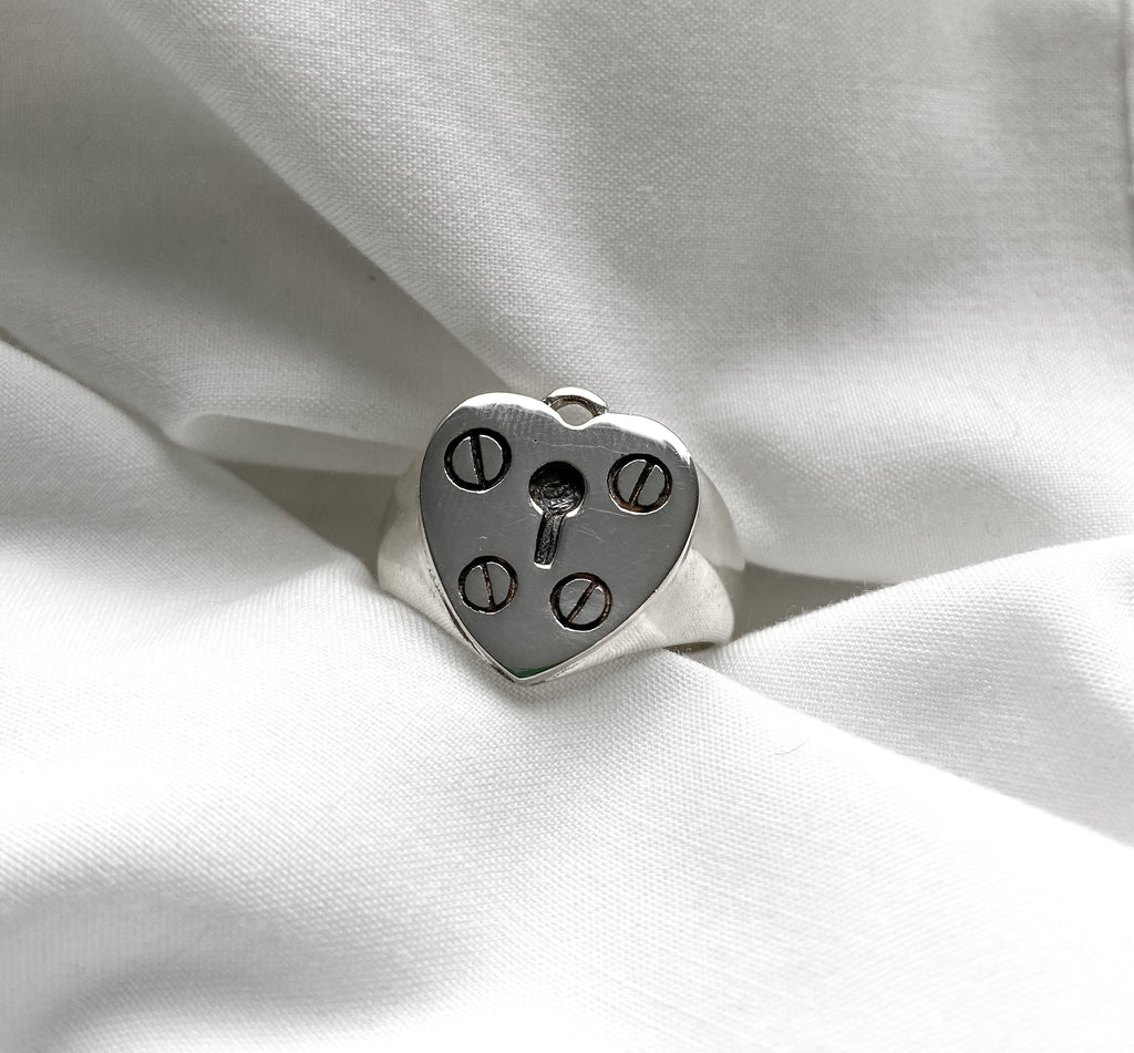 Staple dainty ring - silver